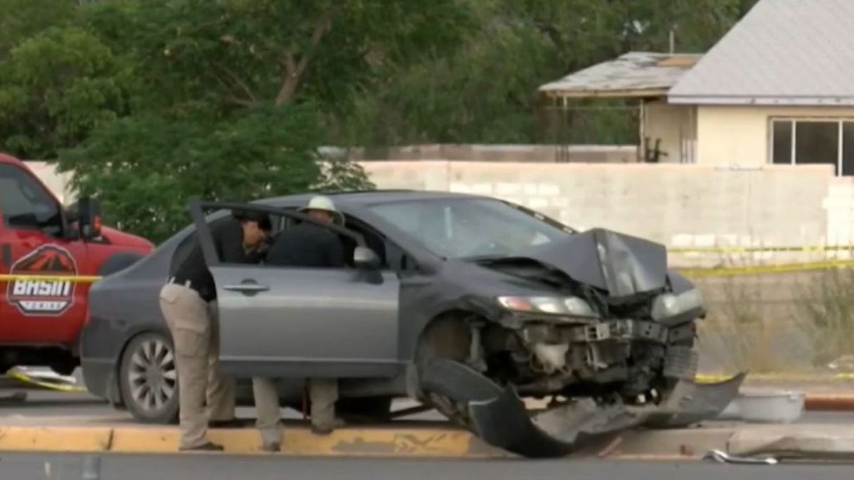 New Mexico Police Officer Dies After Suspect Shoots Him In Face With ...