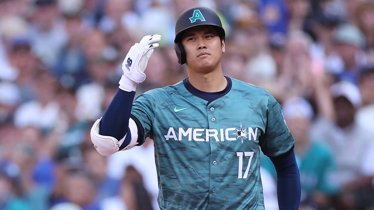Shohei Ohtani hit with 'Come to Seattle' chants by Mariners fans at All ...