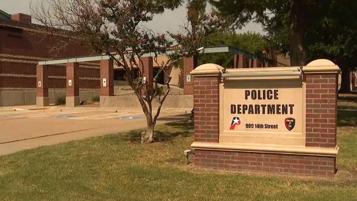 Plano police sign