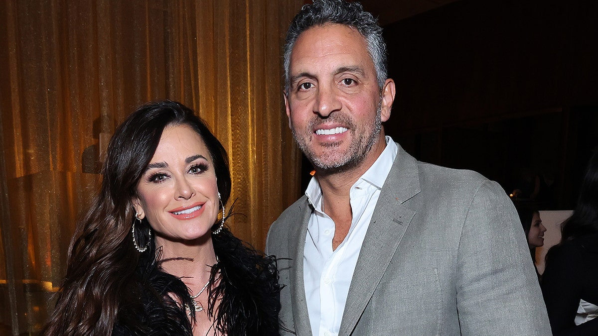 Kyle Richards smiles alongside husband Mauricio Umansky