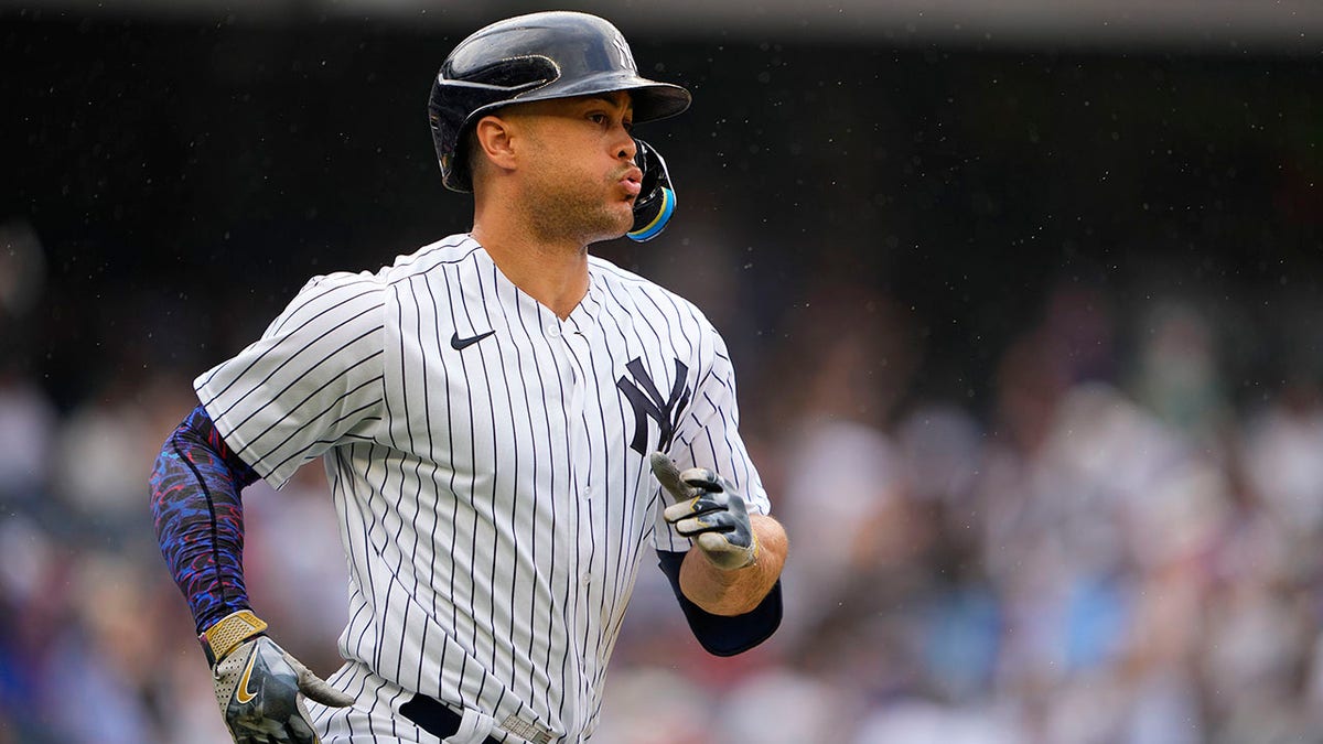 Stanton home run trot