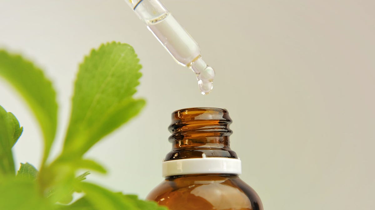 stevia plant and liquid sweetener