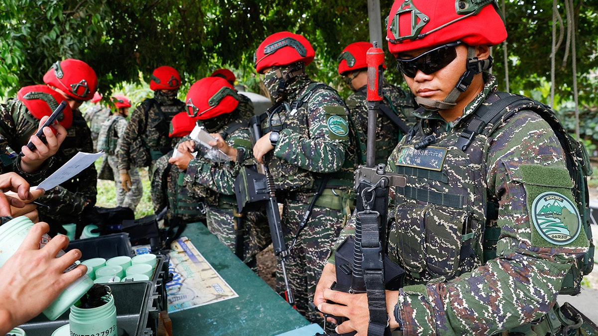 Taiwanese soldiers with rifles