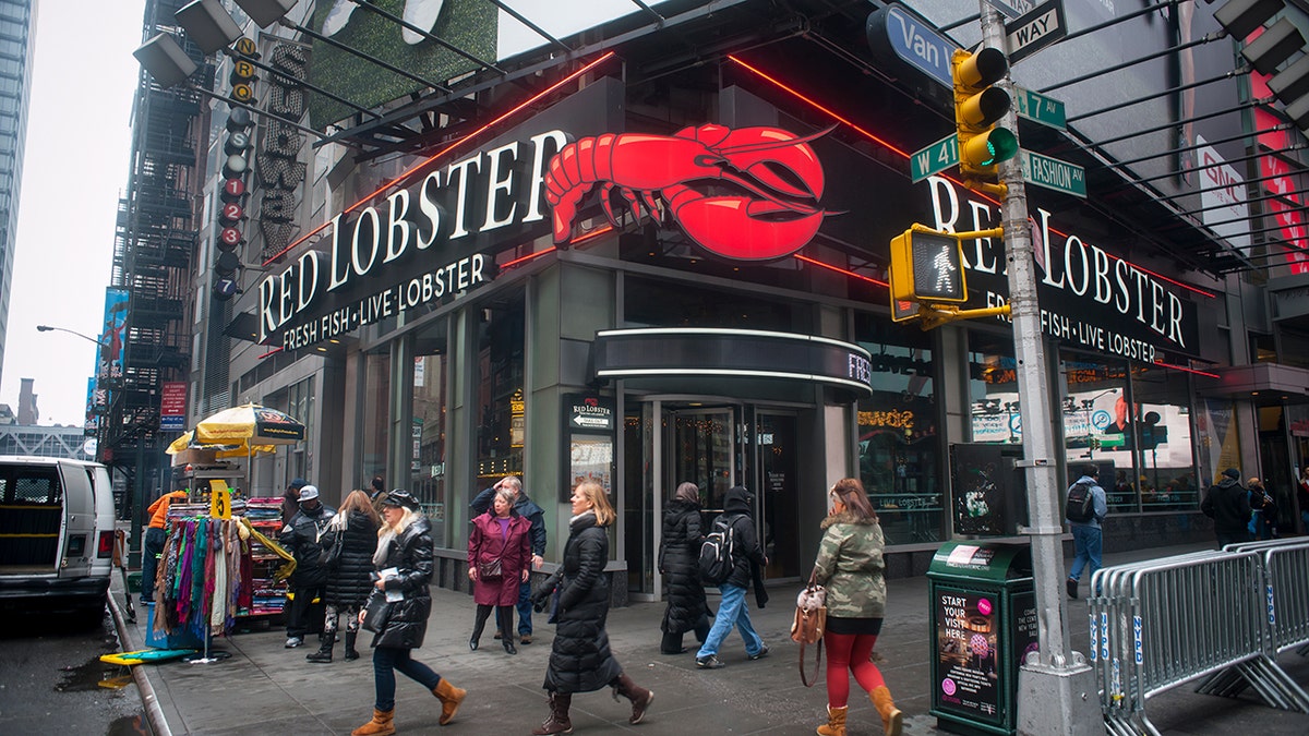 A Red Lobster located at the corner of 41st street and 7th avenue in New York City