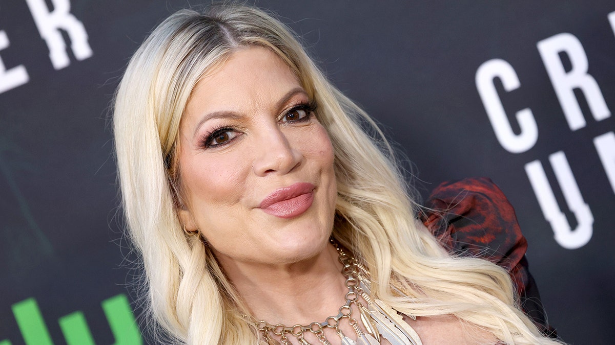 Close up of Tori Spelling