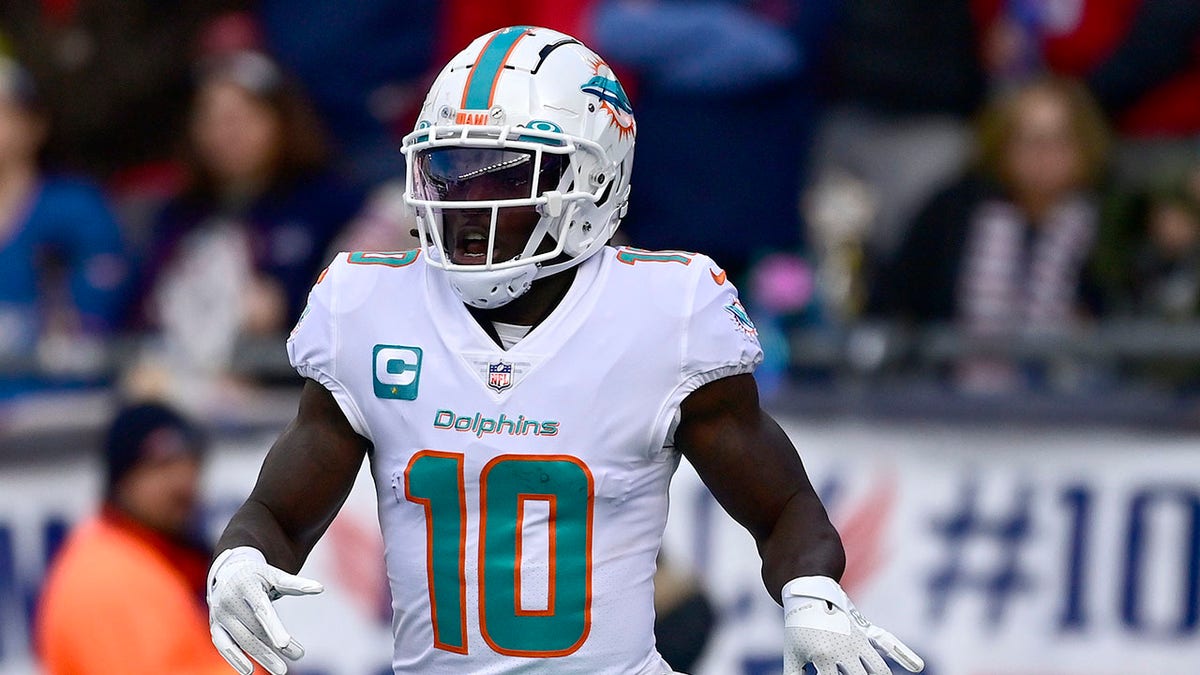 Dolphins WR Tyreek Hill claims he doesn't watch film before games