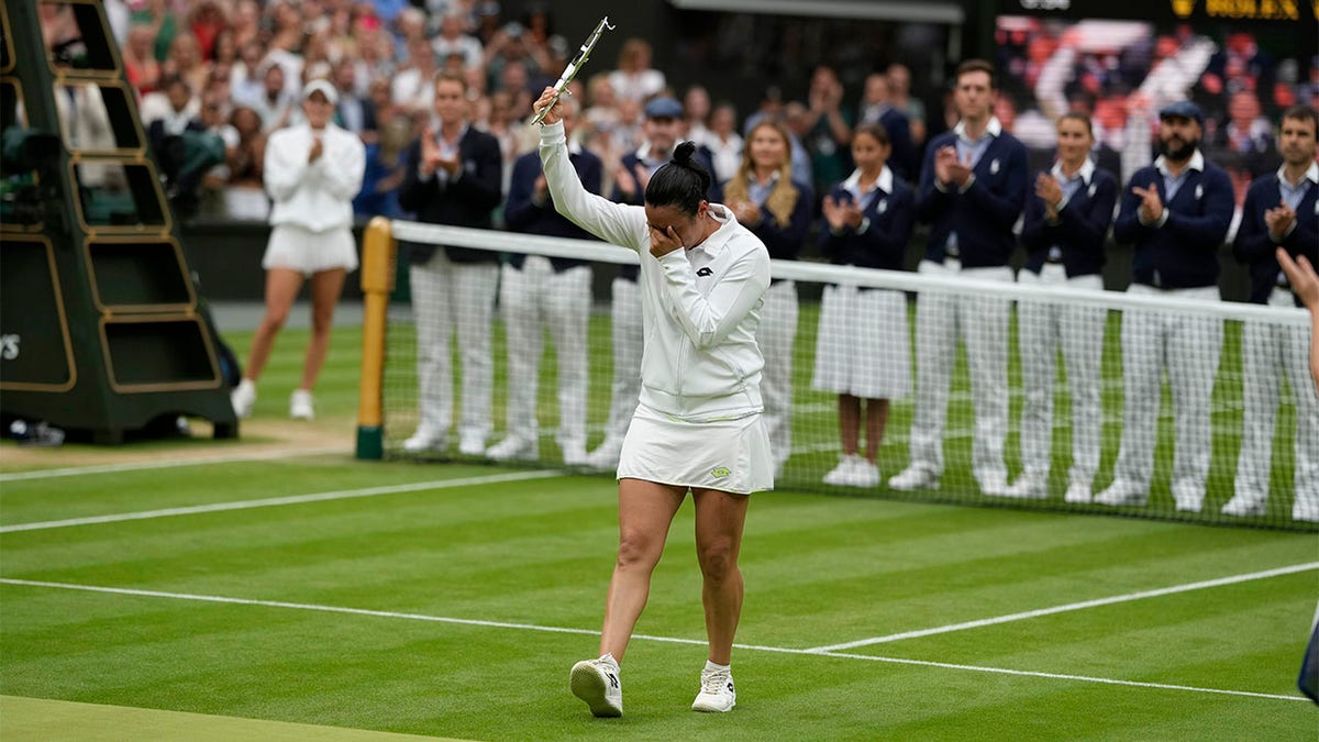 Marketa Vondrousova is the 1st unseeded woman to win Wimbledon : NPR