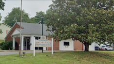 Armed Kentucky homeowner thwarts chainsaw-wielding suspect in early morning home invasion: cops