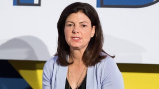 Kelly Ayotte cruised past Republican primary challengers, setting up a high-stakes New Hampshire governor's race against Democrat Cinde Warmington.
