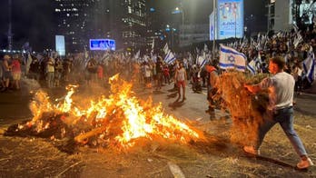 Tel Aviv protests: Thousands of Israelis rally over police chief resignation; chaos erupts