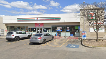 Texas 7-Eleven clerk turns tables on attempted robber holding him at gunpoint