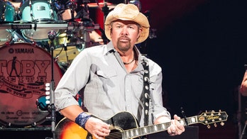 Toby Keith pushes through stomach cancer battle to perform again