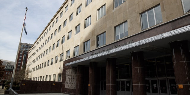 Un informe del gobierno dice que el Departamento de Defensa necesita una amplia orientación sobre la adquisición de IA 4 Edificio de la Oficina de Responsabilidad Gubernamental