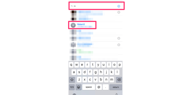 ابحث عن اسم الشخص الذي تريد إرسال GIF إليه