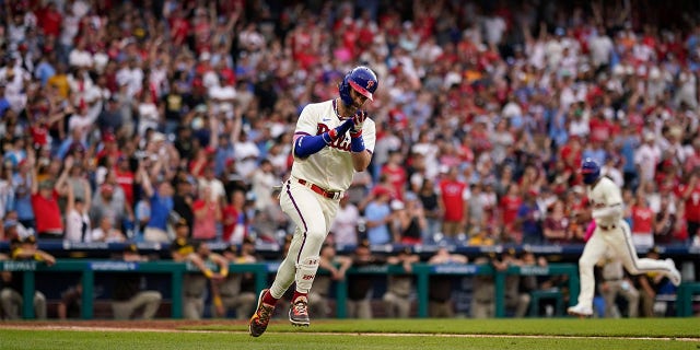 Bryce Harper tepki gösteriyor