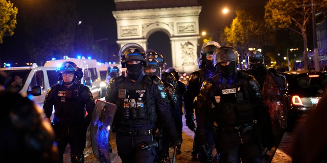 Las protestas en Francia están mostrando los primeros signos de disminución después de que decenas de miles de policías enfrentaron una quinta noche de violencia. 4 Francia