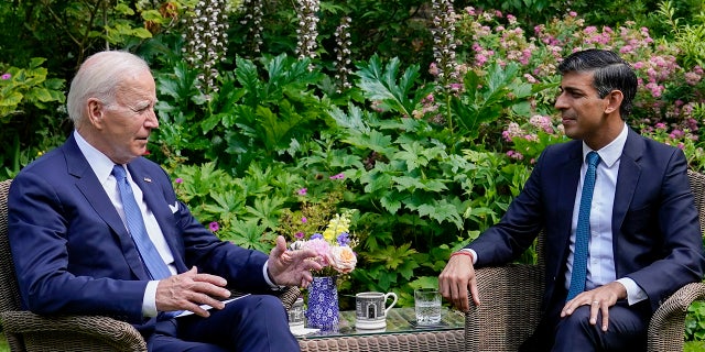Biden and Sunak sit down for tea in Downing Street garden