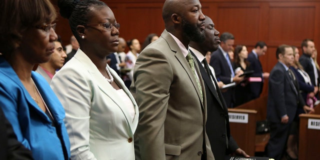 BLM celebra su décimo aniversario y pide que el 13 de julio sea el 'Día de Black Lives Matter' y renueva el impulso para desfinanciar a la policía Los padres de Trayvon Martin