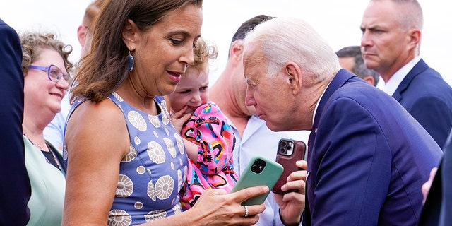 Joe Biden in Finnland, kleines Mädchen
