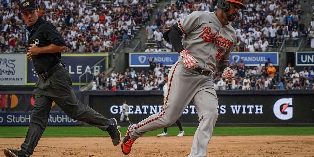 Aaron Hicks gira le basi