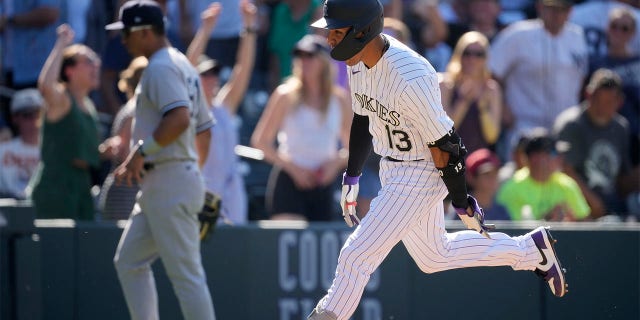 Alan Trejo rounds bases