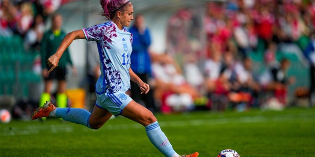 Alexia Putellas kicks the ball