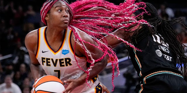 Aliyah Boston looks to shoot