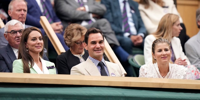 Roger Federer sits next to Princess Kate