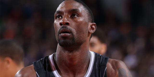 Ben Gordon prepares to shoot free throw