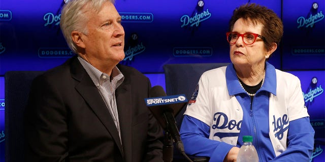 Mark Walter y Billie Jean King en una rueda de prensa