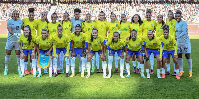 Brazil women's soccer team poses for picture
