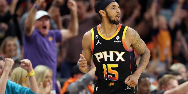 Cameron Payne reacts