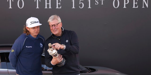 Cameron Smith gives back the Claret Jug