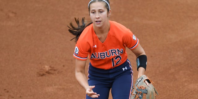 Carlee McCondichie flips the ball