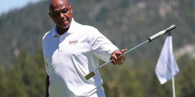 Charles Barkley waves to fans