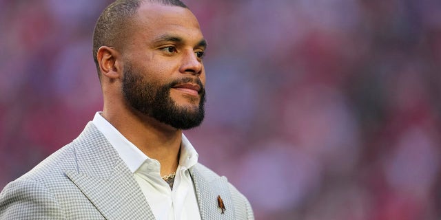 Dak Prescott receives Walter Payton Man of the Year Award