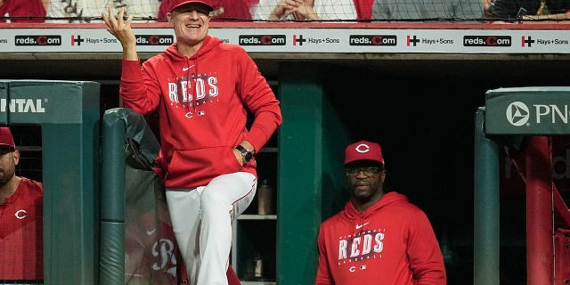 David Bell yells from dugout