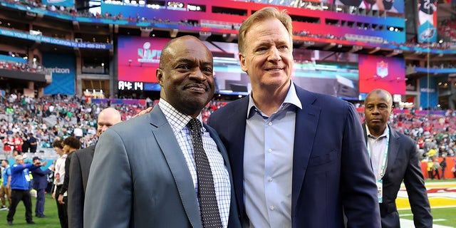 DeMaurice Smith and Roger Goodell pose for photo