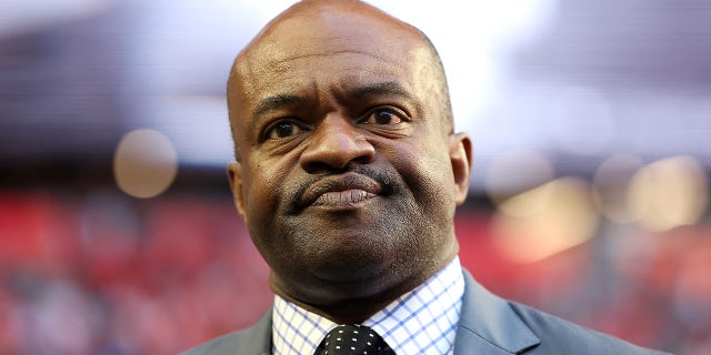 DeMaurice Smith guarda in campo