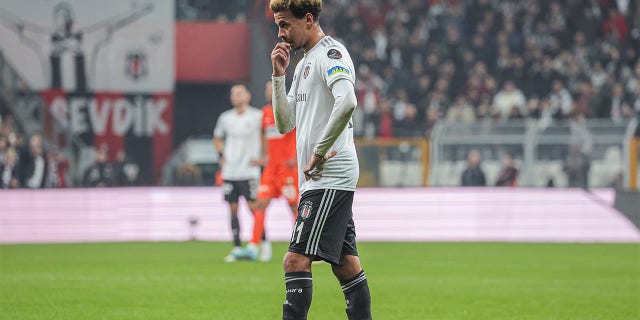 Dele Alli walks