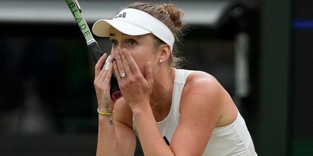 Elina Svitolina celebrates vs Iga Swiatek