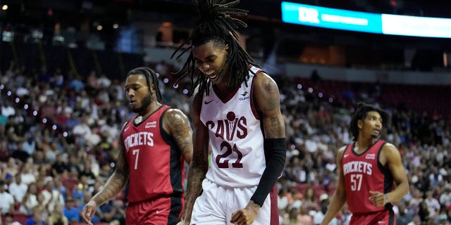 Emoni Bates celebrate
