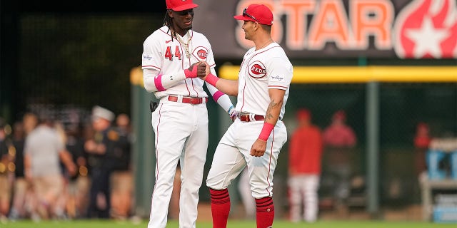 Elly De La Cruz and Christian Encarnacion-Strand shake hands