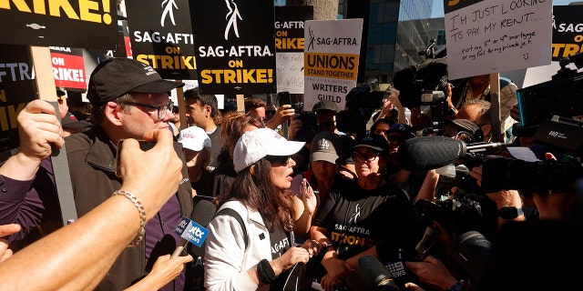 Fran Drescher at the picket line
