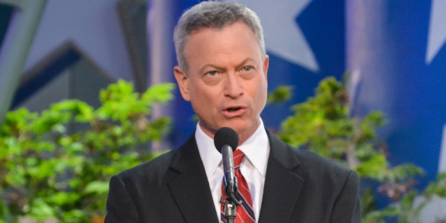 Gary Sinise speaking on stage