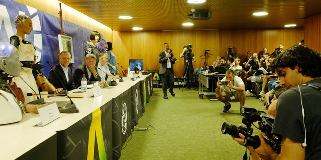 Robots at a UN panel in Geneva