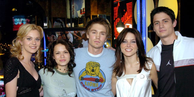 A photo of the cast of "One Tree Hill."