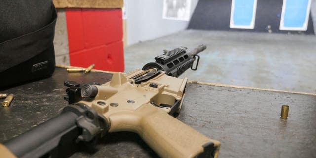rifle con objetivo