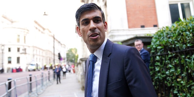 El primer ministro británico, Sunak, y España alertan sobre la decisión de Biden de enviar bombas de racimo a Ucrania antes de la cumbre de la OTAN 4 Rishi Sunak llega para una fiesta de revista en Londres