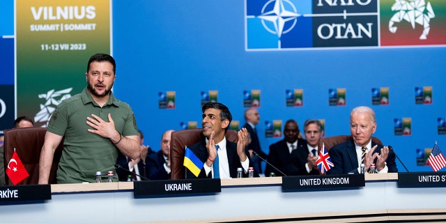 Zelenskyy standing, Biden sitting